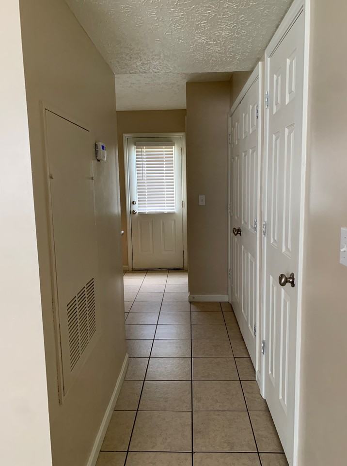 645-10 - Photo 4 of 11
