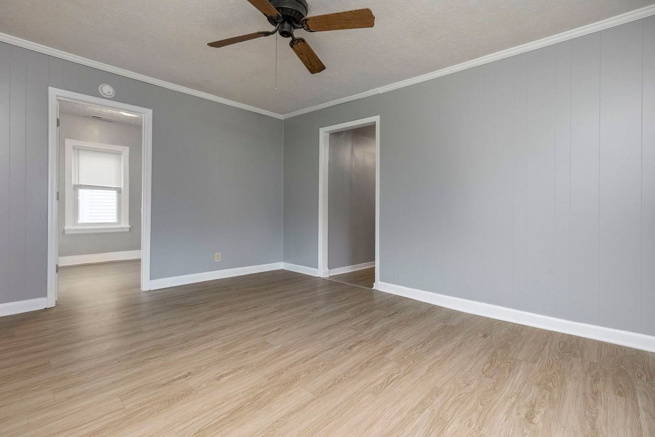 4060 La Salle Ave - Photo 4 of 21