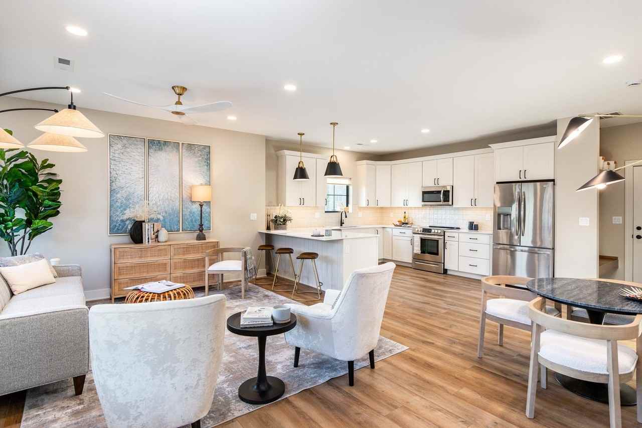 2105 Aikman Dr - Photo 3 of 13