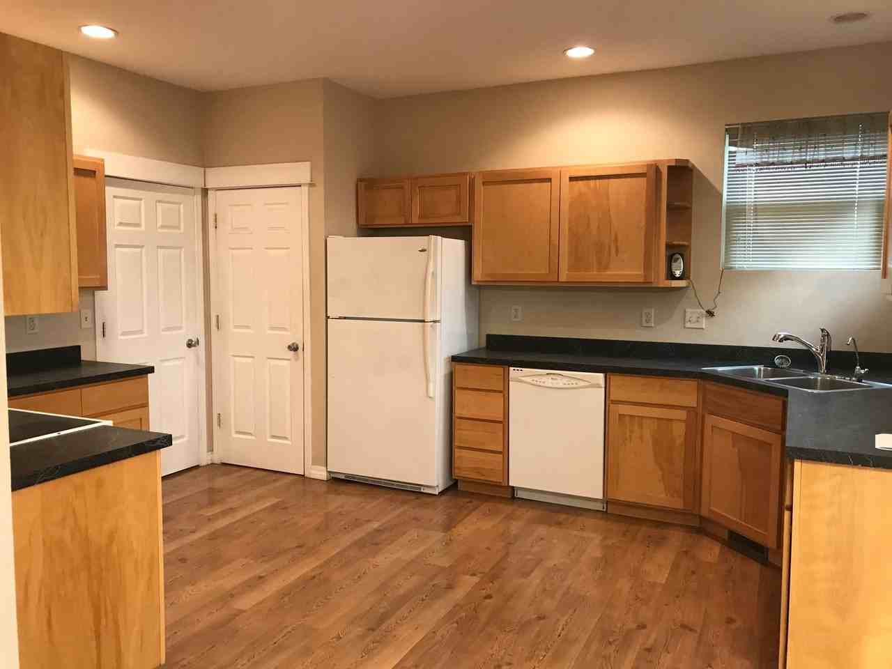 226 E River Rock Rd - Photo 3 of 38
