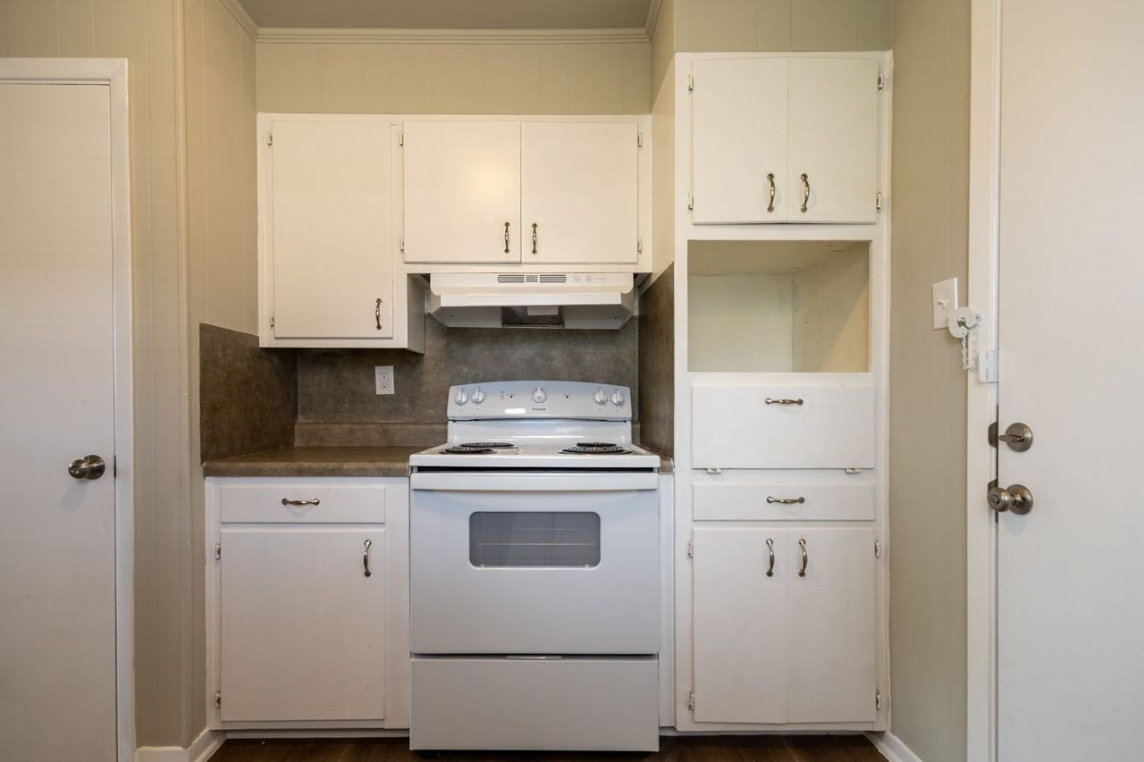 175 Enfield Ln - Photo 3 of 31