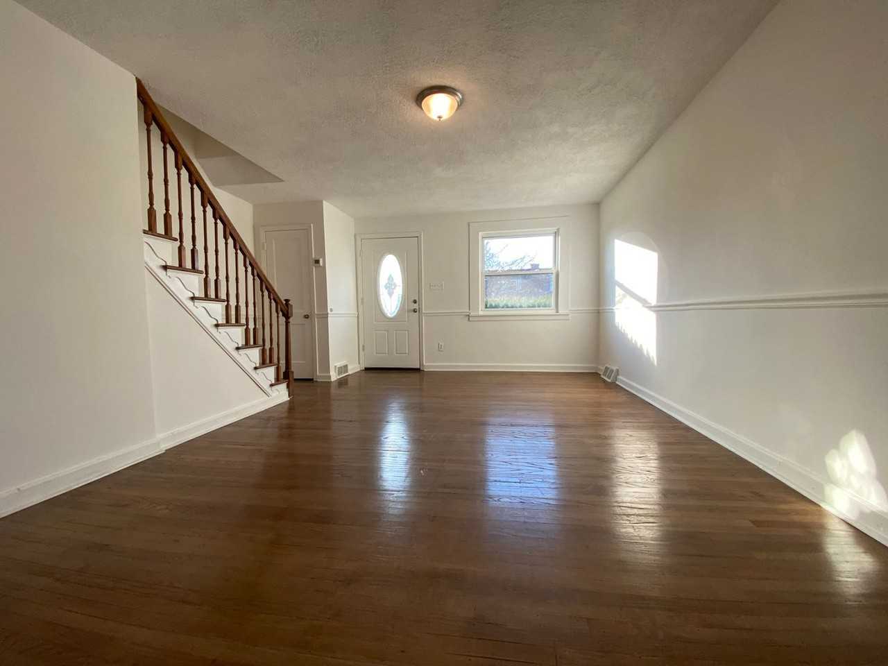 925 Delview Dr - Photo 2 of 13