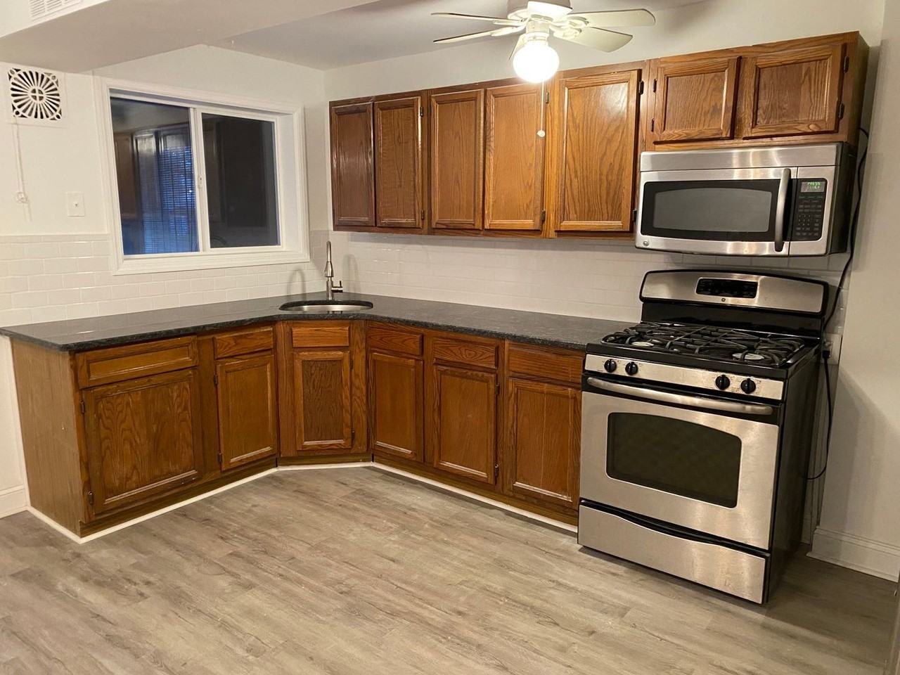 925 Delview Dr - Photo 3 of 13