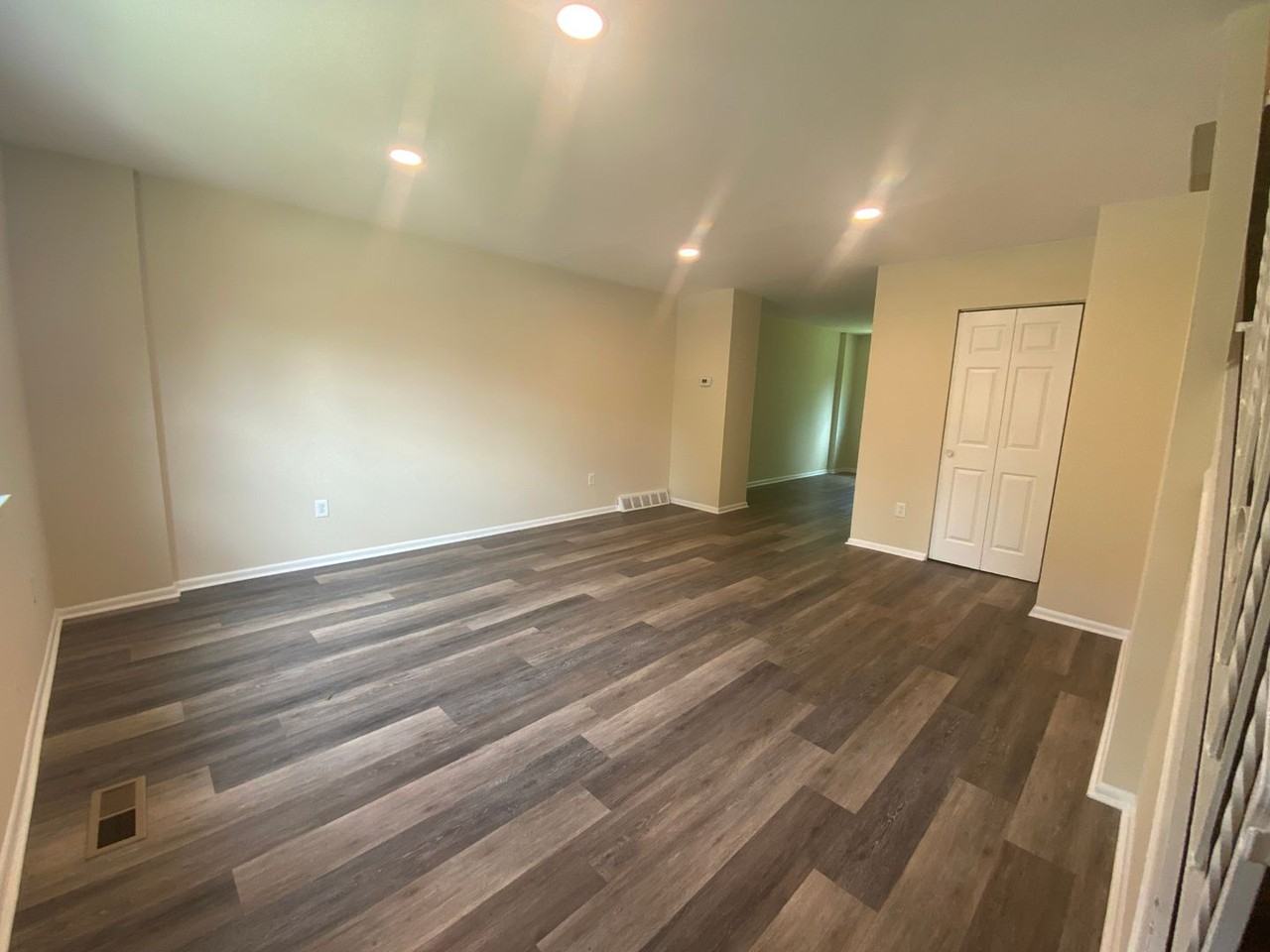 1217 Laurel Rd - Photo 2 of 20