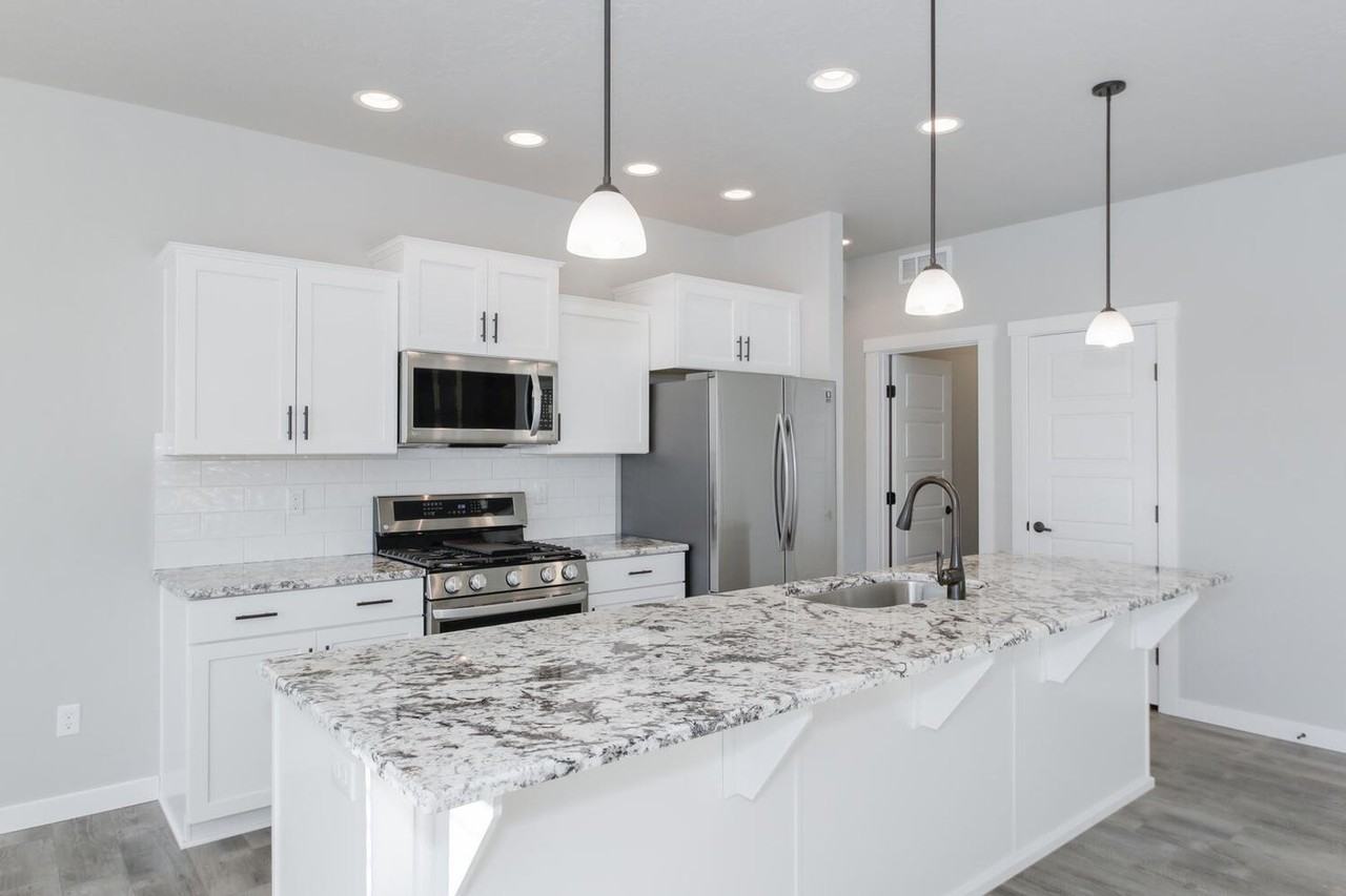 8275 E Stone Valley St - Photo 7 of 42