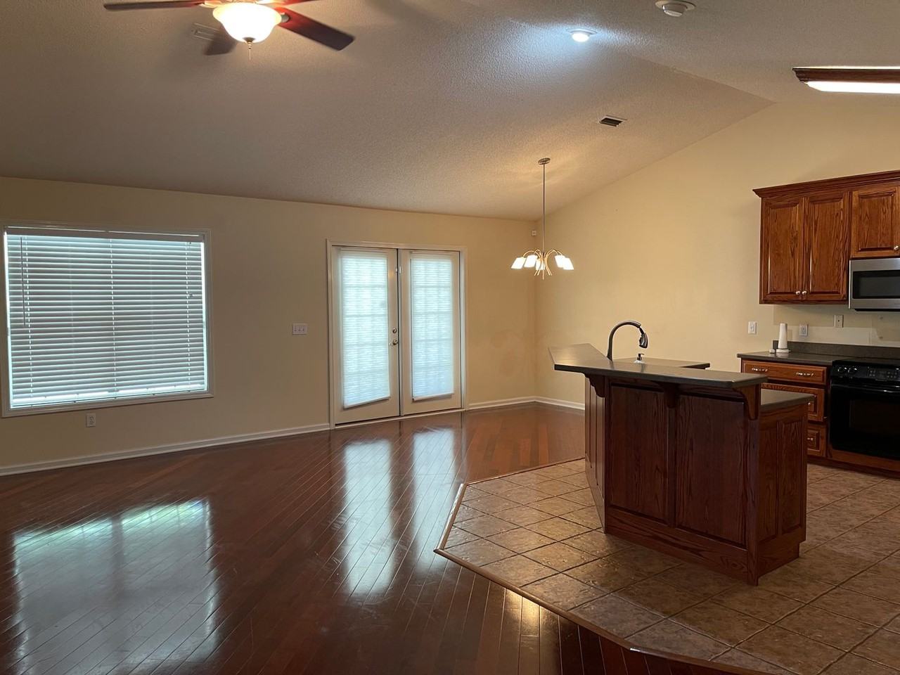 260 Windsor Garden Dr - Photo 3 of 26