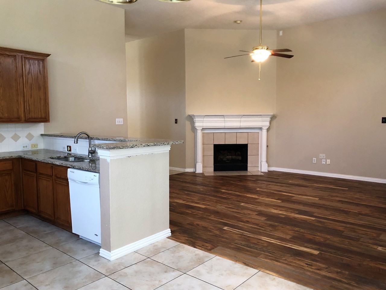 1405 Westmont Dr - Photo 3 of 11