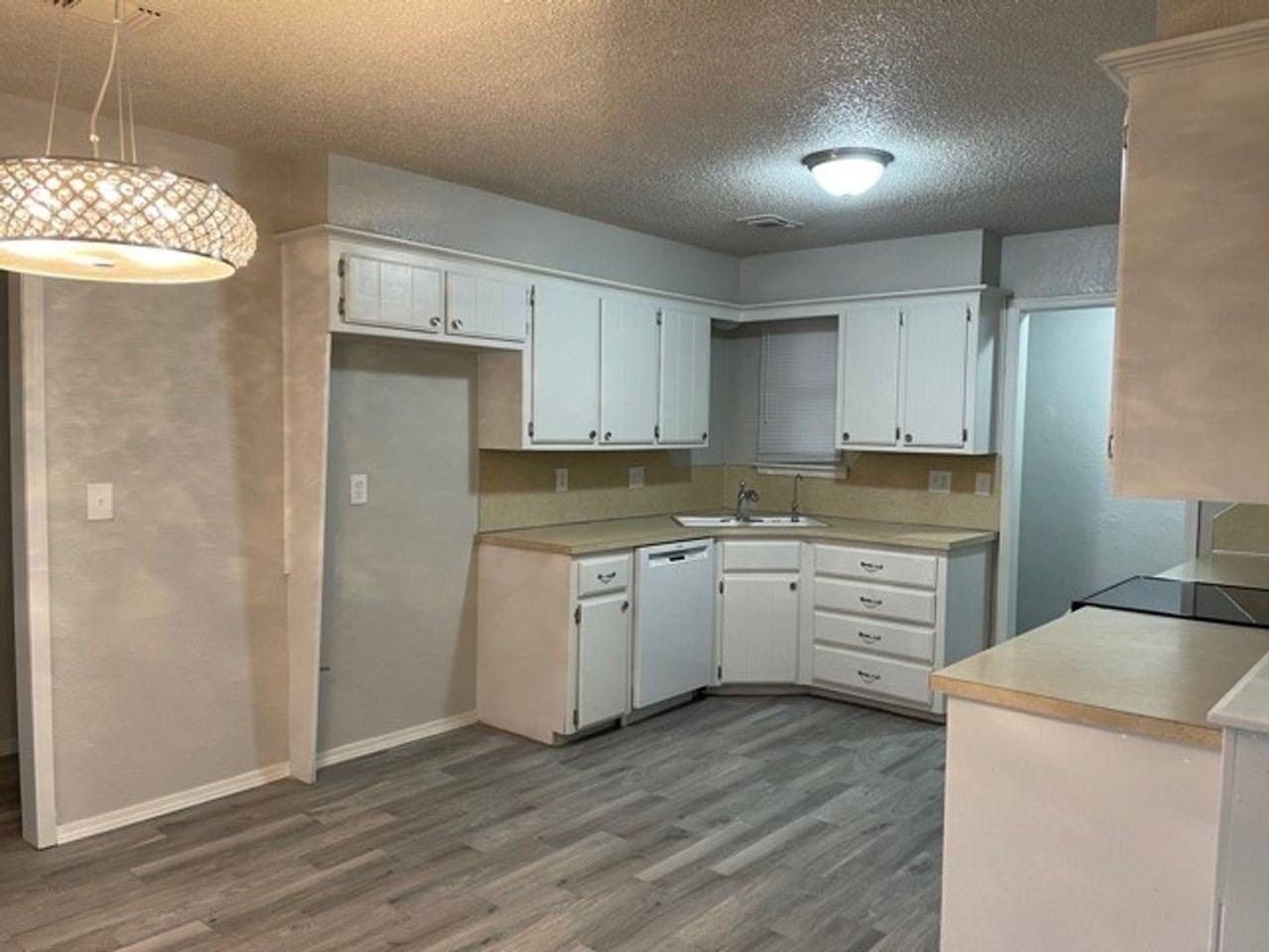505 Post Oak Ln - Photo 3 of 14