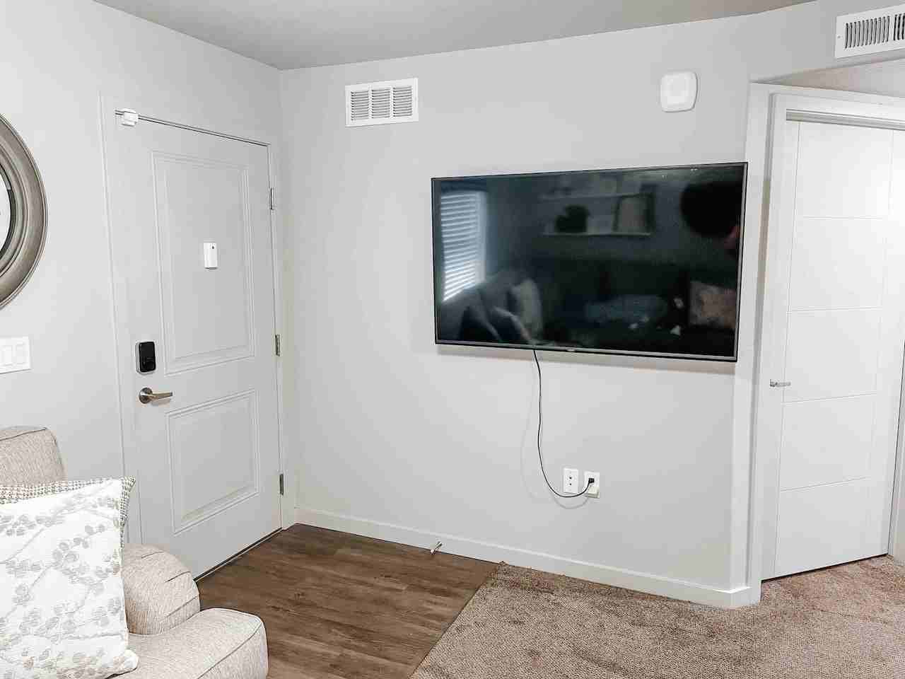 675 S 100 W - Photo 4 of 14