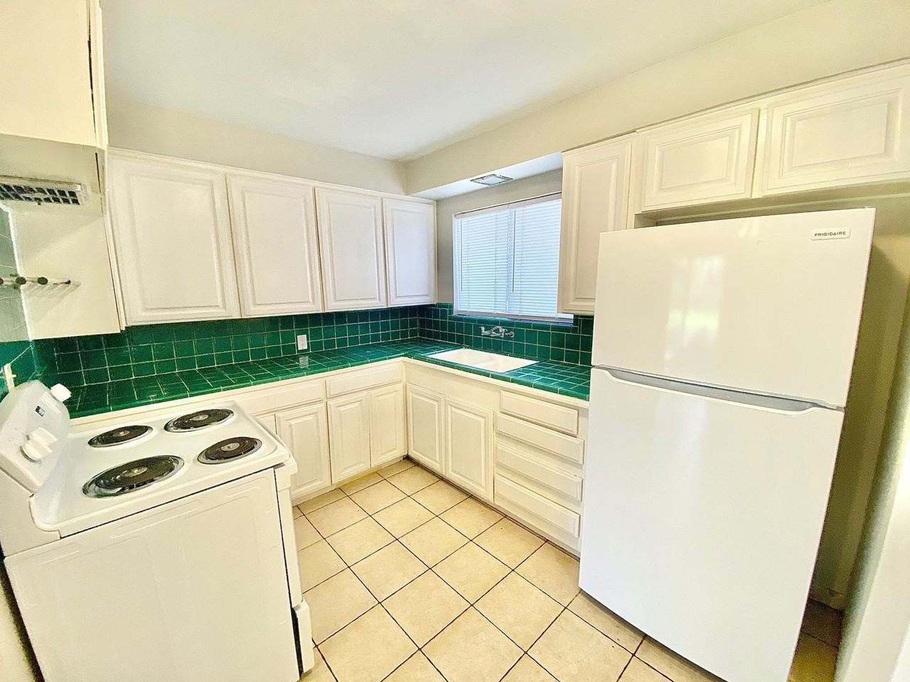 2109 Coronado Pl - Photo 3 of 10