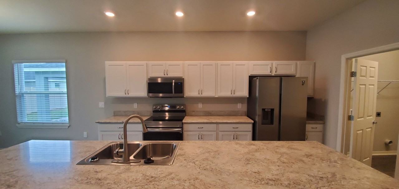 1030 Corso Dr - Photo 4 of 30