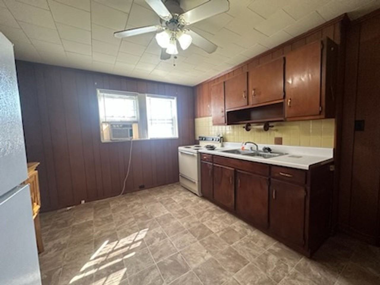 1404 W Main - Photo 2 of 8