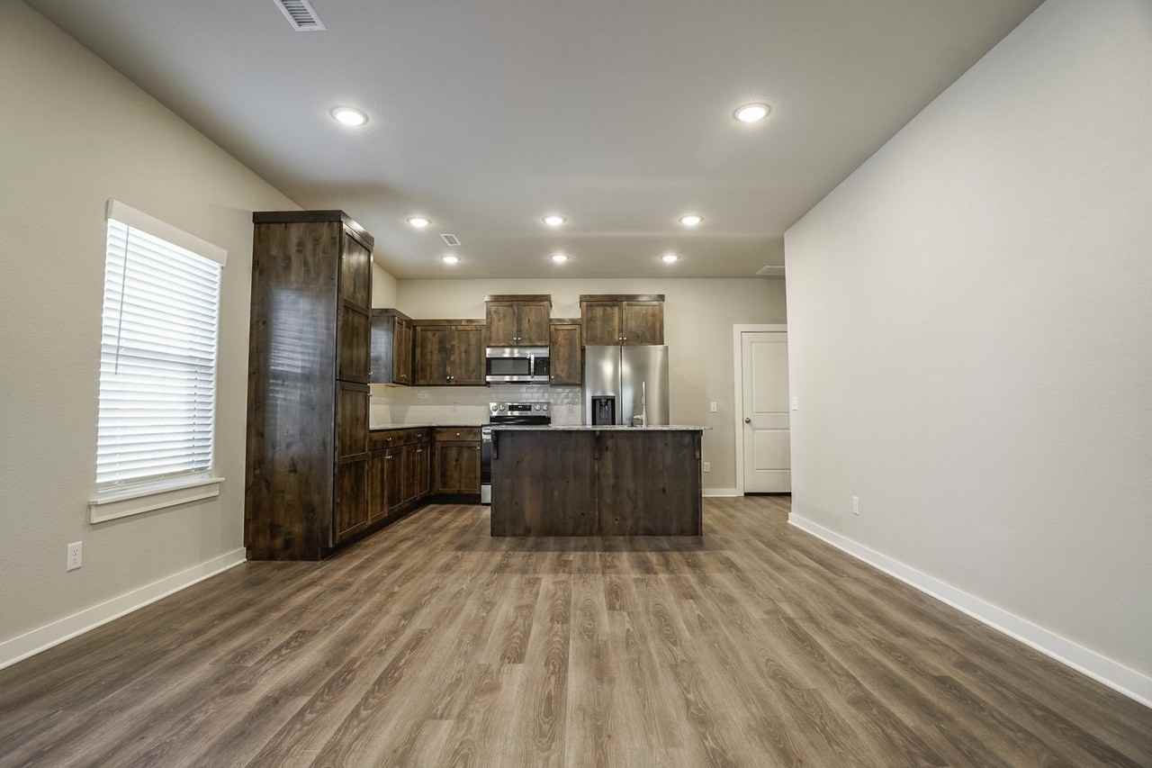 712 N Salem Rd - Photo 4 of 31