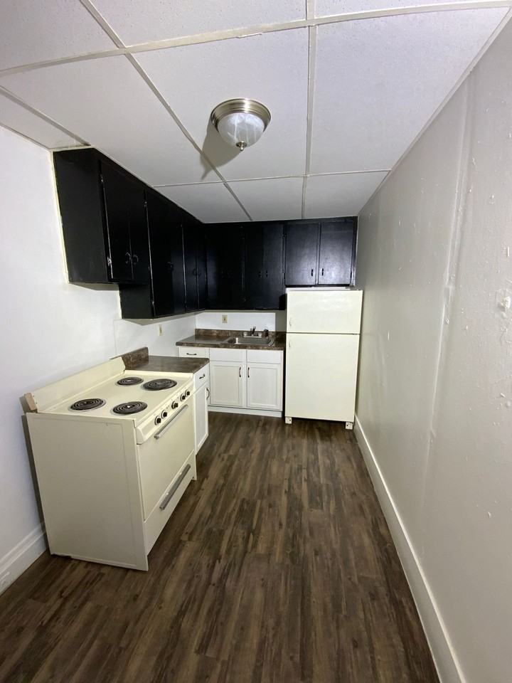 417 W Franklin St - Photo 2 of 5