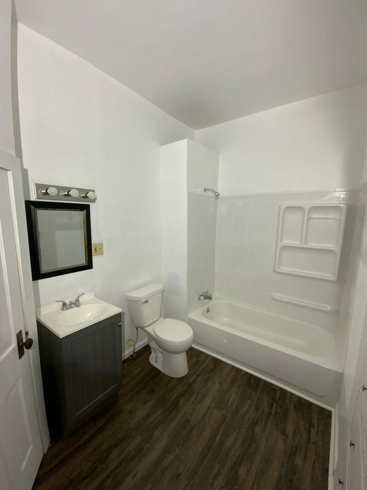 417 W Franklin St - Photo 3 of 5