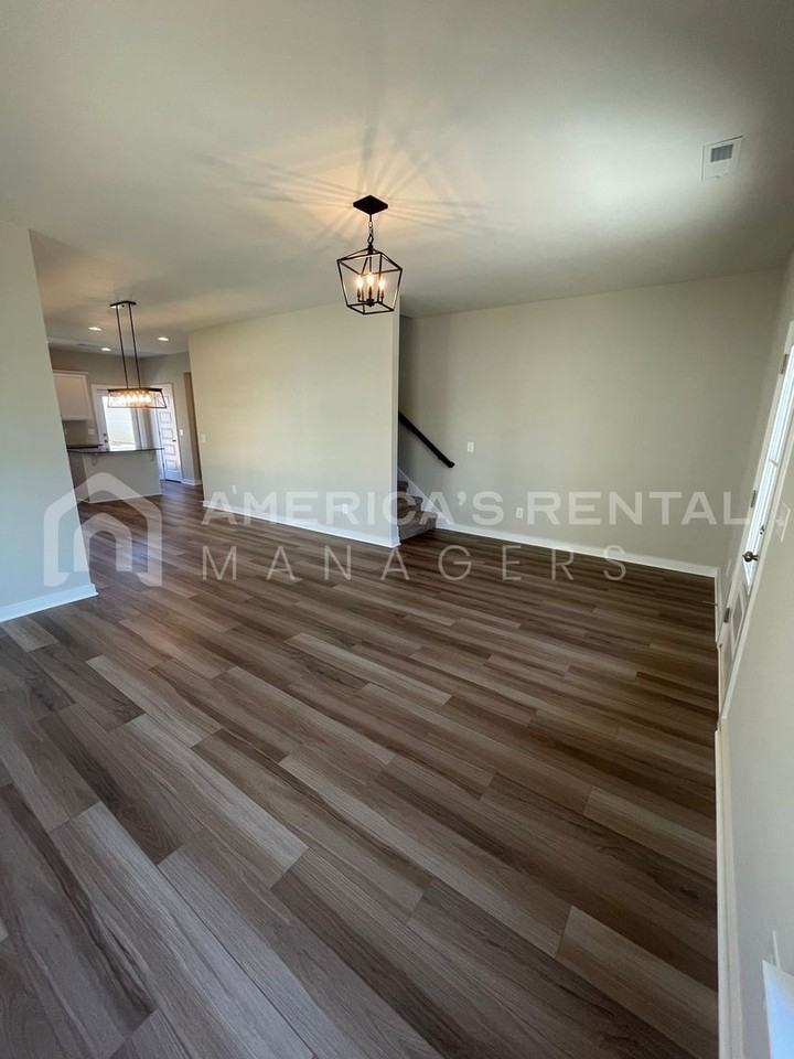 2126 Sullivan Dr Sw - Photo 5 of 39