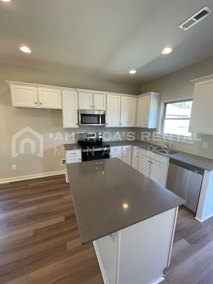 2126 Sullivan Dr Sw - Photo 7 of 39
