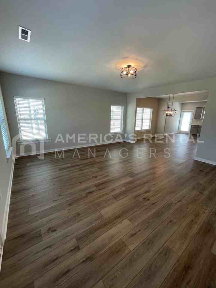 2120 Sullivan Dr Sw - Photo 2 of 27