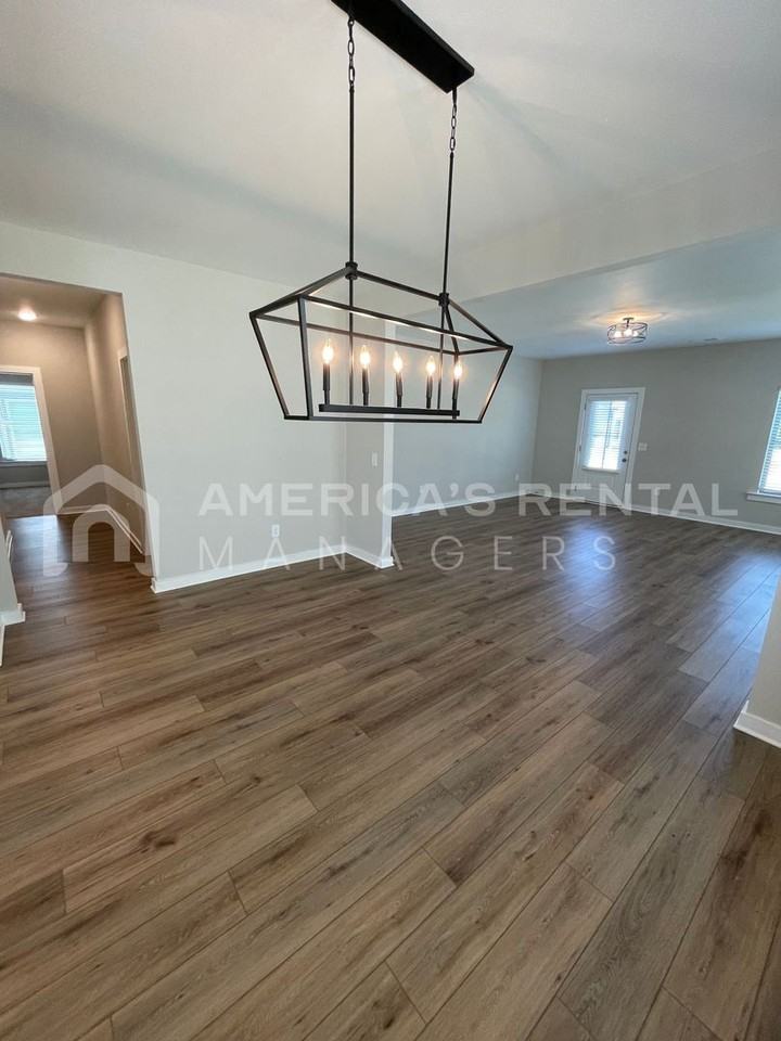 2120 Sullivan Dr Sw - Photo 3 of 27