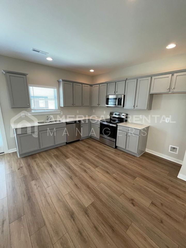 2120 Sullivan Dr Sw - Photo 4 of 27