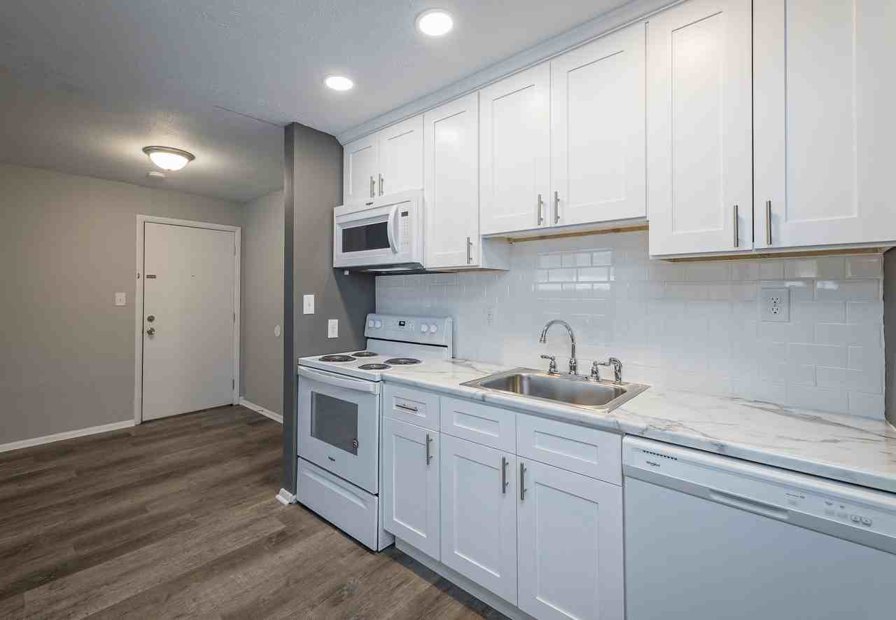 Lakewood Pointe - Photo 6 of 22