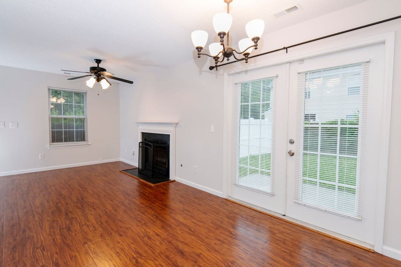 221 Adefield Ln - Photo 4 of 15