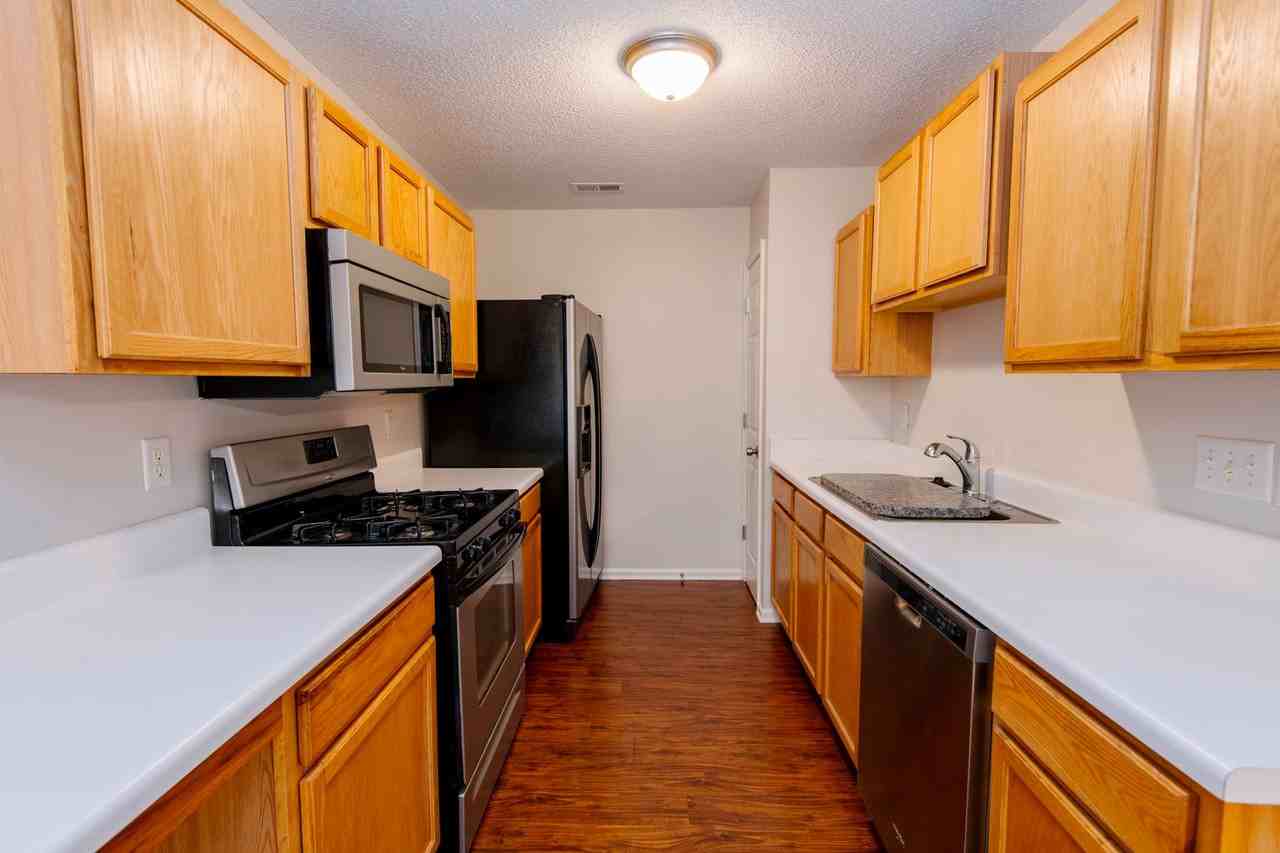 221 Adefield Ln - Photo 5 of 15