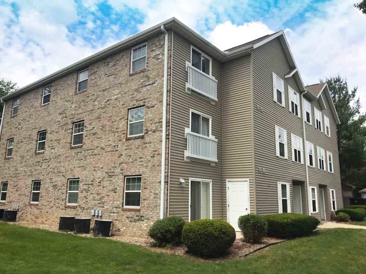 6 Hartwell Ct by Royse + Brinkmeyer - Photo 2 of 3