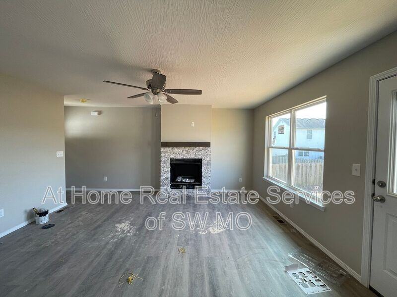801 E Watermill Cir - Photo 2 of 11