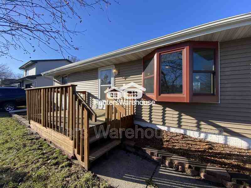 906 Lincoln Ct Se - Photo 2 of 19