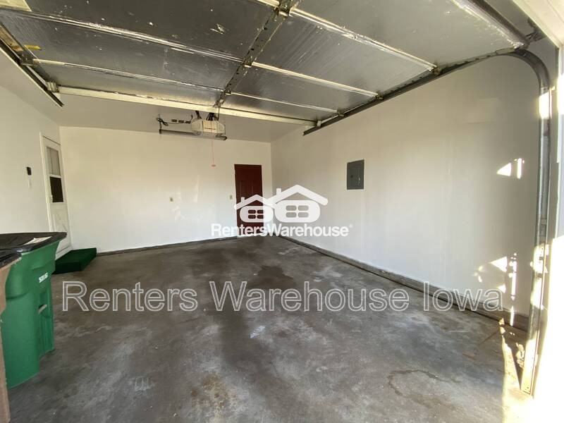 906 Lincoln Ct Se - Photo 3 of 19