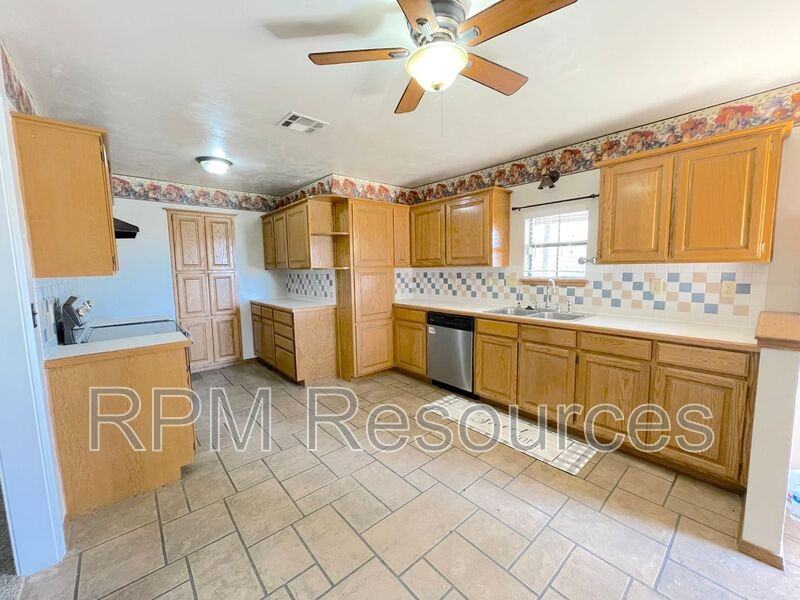 12401 Sw 4th St - Photo 4 of 15