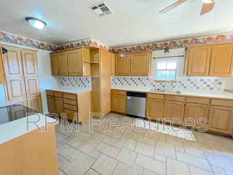 12401 Sw 4th St - Photo 5 of 15