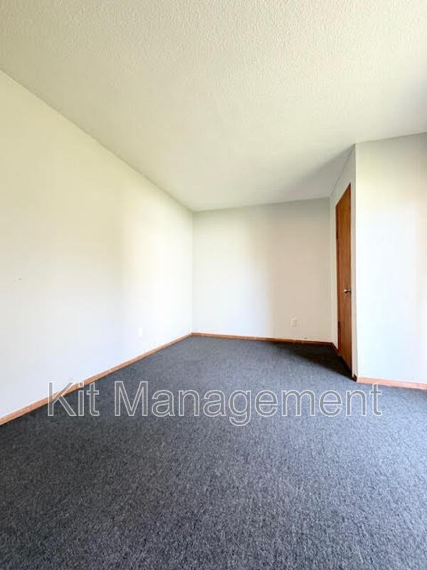 5517 Douglas Rd #5 - Photo 2 of 7