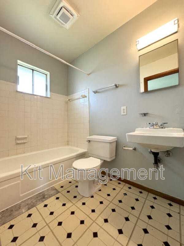 5517 Douglas Rd #5 - Photo 3 of 7
