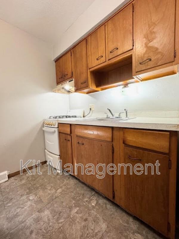 5517 Douglas Rd #5 - Photo 4 of 7