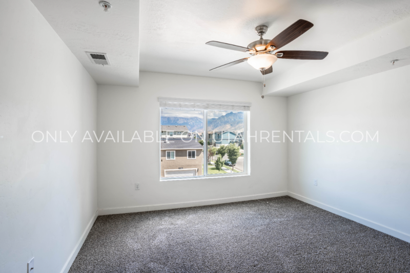 722 E St #301 - Photo 3 of 17