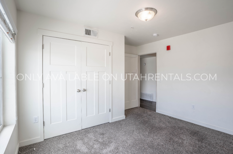 722 E St #301 - Photo 5 of 17