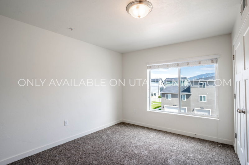 722 E St #301 - Photo 6 of 17