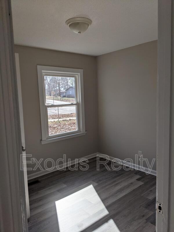 401 Hickory Ave - Photo 4 of 16