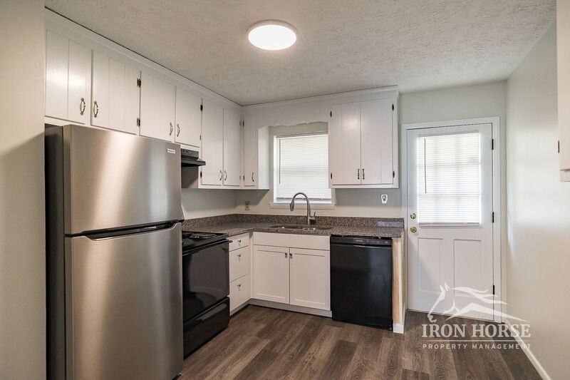 1172 White Oak Dr - Photo 5 of 13