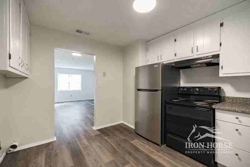 1172 White Oak Dr - Photo 6 of 13