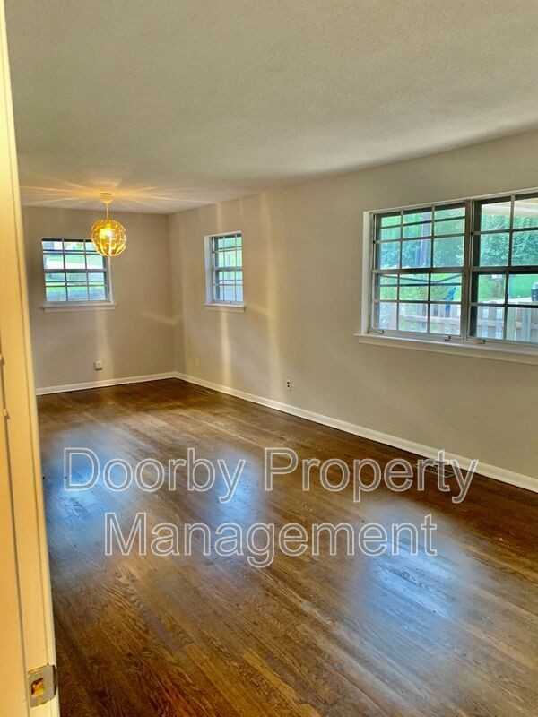 303 Ridgeway Dr - Photo 3 of 14