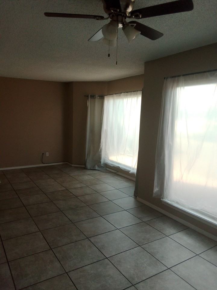 10512 Ashwood Dr #A - Photo 2 of 10