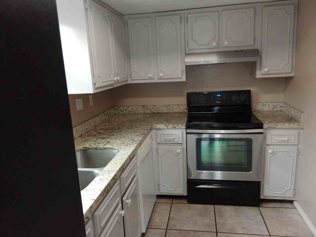 10512 Ashwood Dr #A - Photo 4 of 10