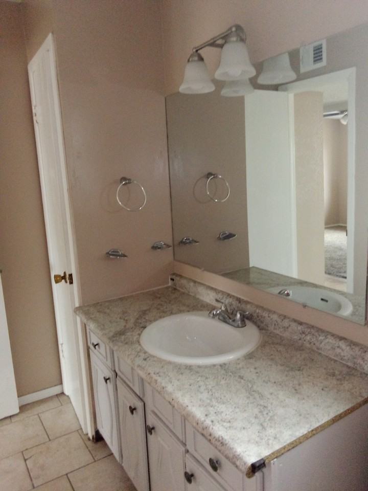 10512 Ashwood Dr #A - Photo 7 of 10