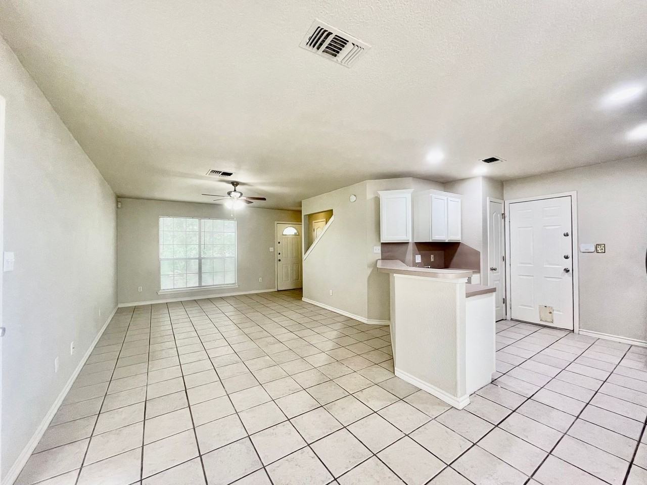 1825 Pearce Ct - Photo 4 of 17