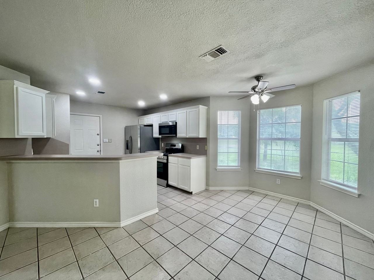 1825 Pearce Ct - Photo 5 of 17