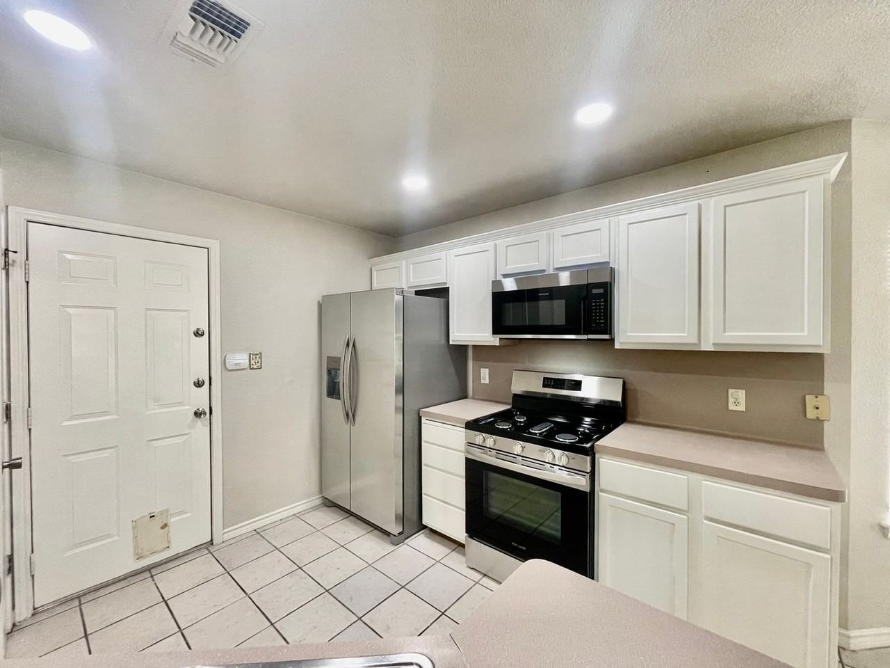 1825 Pearce Ct - Photo 6 of 17
