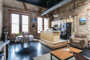 featured image of 421 N Main St